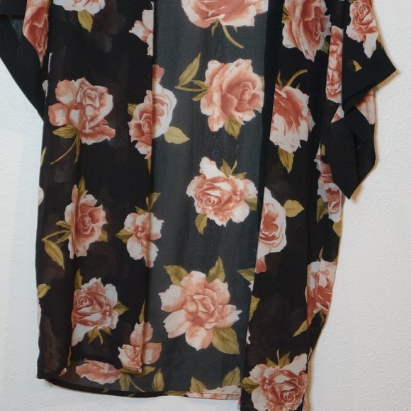 *Black Floral Kimono - Picture 3 of 3